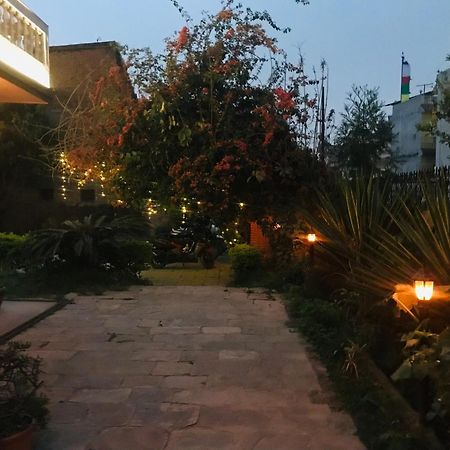 Hotel Lotus Garden Kathmandu Esterno foto