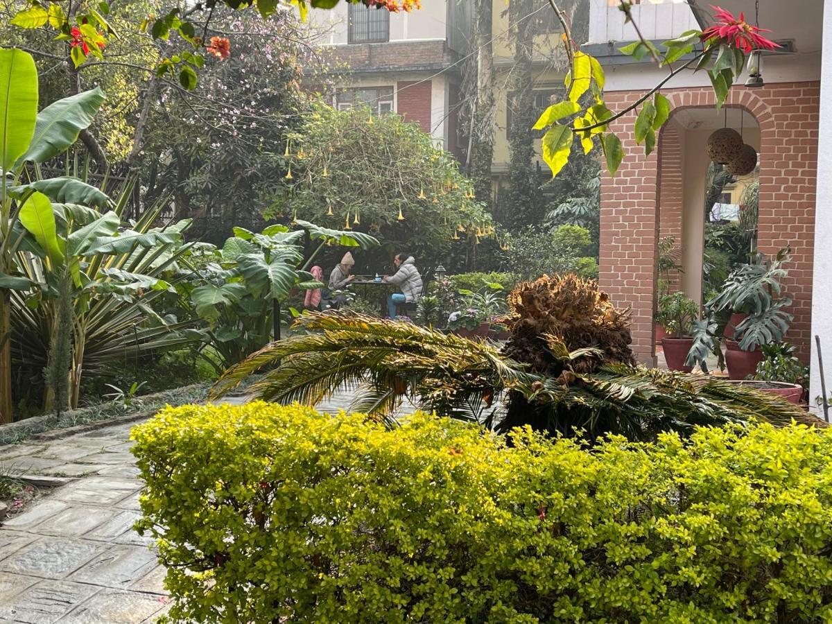 Hotel Lotus Garden Kathmandu Esterno foto